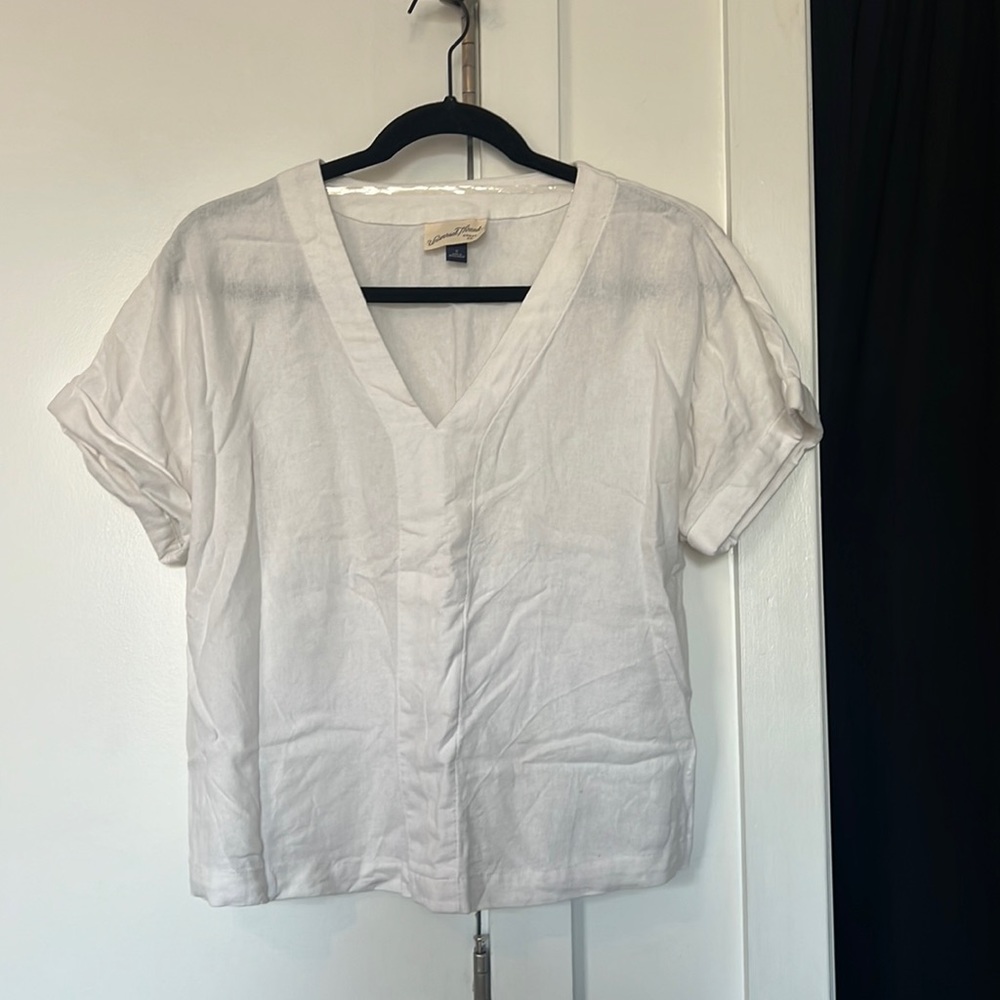 Universal Thread White Pleated Short Sleeve V-Neck Top — Size: S